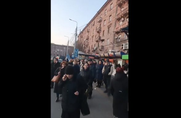 Երեկոյան բոյկոտ. կանգառներում սառած սպասելով, սրա նրա վրա շնչել արտաշնչելով տեղափոխվելը բարեփոխում չէ (տեսանյութ)